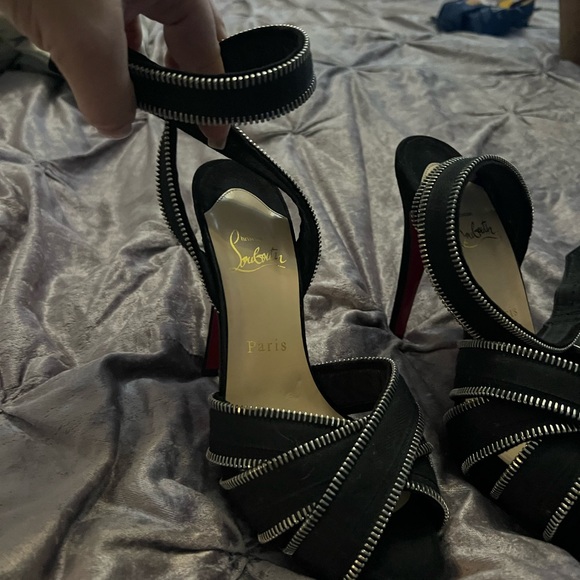Fabulous black suede with zippered edge peep-toe Louboutin's size 37.5 - Picture 2 of 7